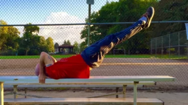 ドラゴンフラッグの効果とやり方を確認！最強の腹筋の筋トレ！