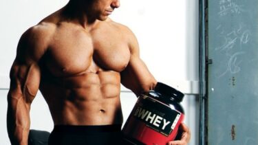 筋トレの食事といったらプロテイン｜効果や摂取量の目安を徹底解説！