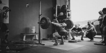 スクワットの平均値表：下半身を筋トレするなら参照必須！