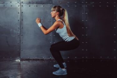 自重スクワットの効果とやり方（種類付き）｜下半身筋トレの王様と自宅でもどこでもトレーニング！