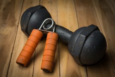 握力はハンドグリップで鍛える！器具を使って前腕の筋トレ強化はいかが？
