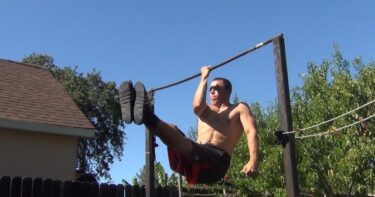 片手懸垂のトレーニングは背筋と握力を最大化出来る筋トレです！